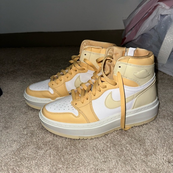 Air Jordan 1 Mid Elevate Nike Celestial Gold Orange Cream - Picture 4 of 10